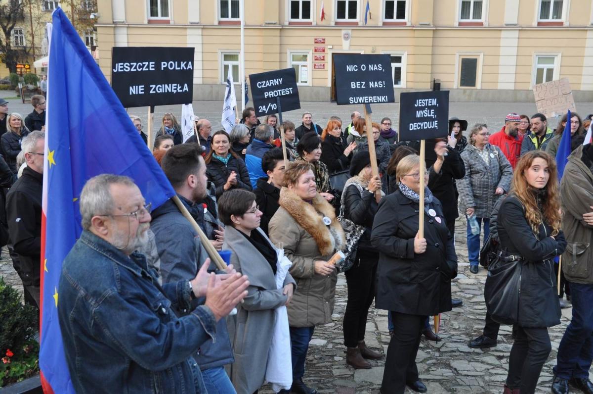Czarny protest. Miasto nie udostępniło sieci energetycznej [WIDEO]