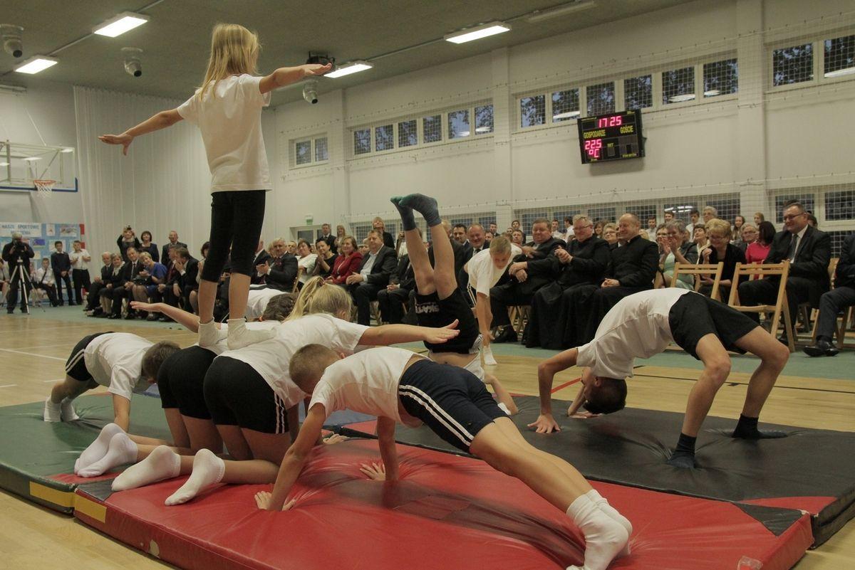 Nowa hala sportowa i nadanie sztandaru [ZDJĘCIA]