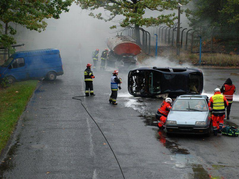 Ćwiczenia strażaków i policji