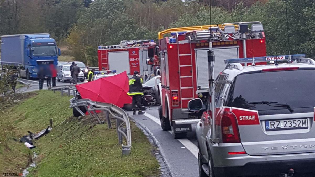 Tragiczny wypadek. Trzy osoby nie żyją [ZDJĘCIA]