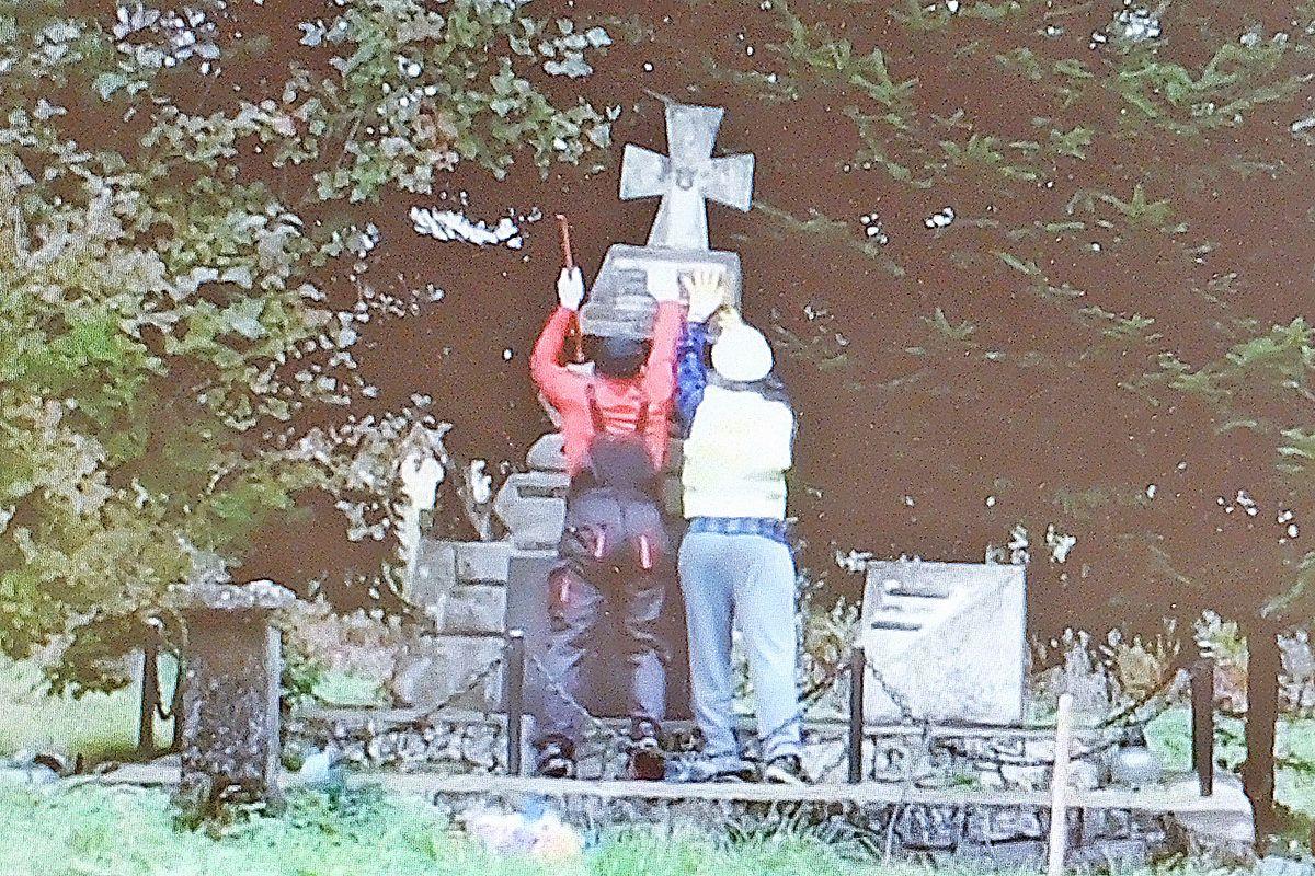 Profanacja na cmentarzu w Werchracie