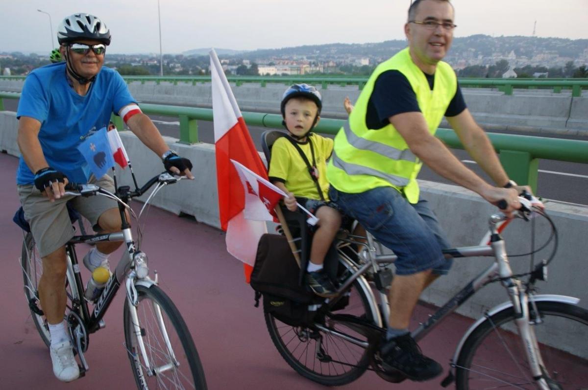 Rajd rowerowy ku pamięci ofiar zbrodni wojennych [ZDJĘCIA]