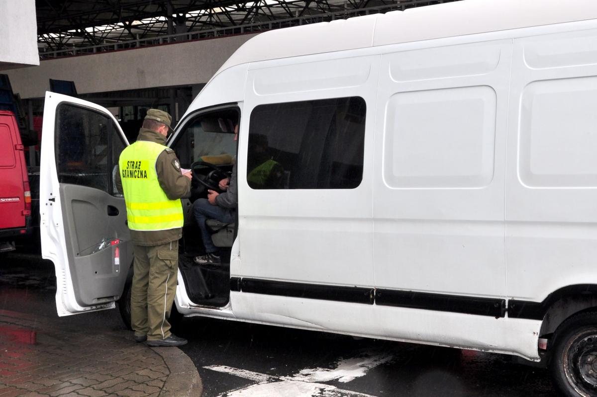 Nietrzeźwy kierowca busa wiózł pasażerów