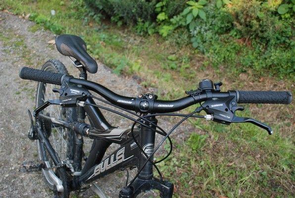 13-letni rowerzysta zderzył się z autobusem