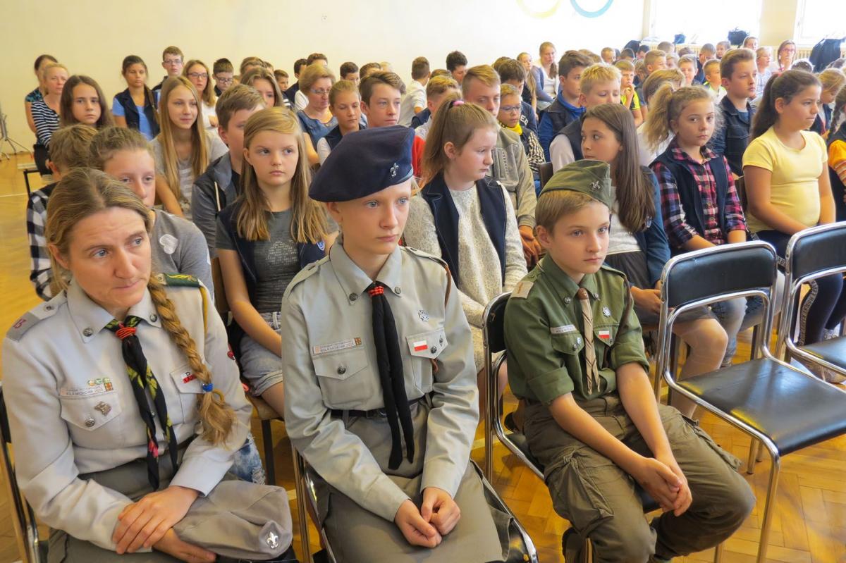 Uczniowie uczcili rocznicę wybuchu II wojny światowej [ZDJĘCIA]