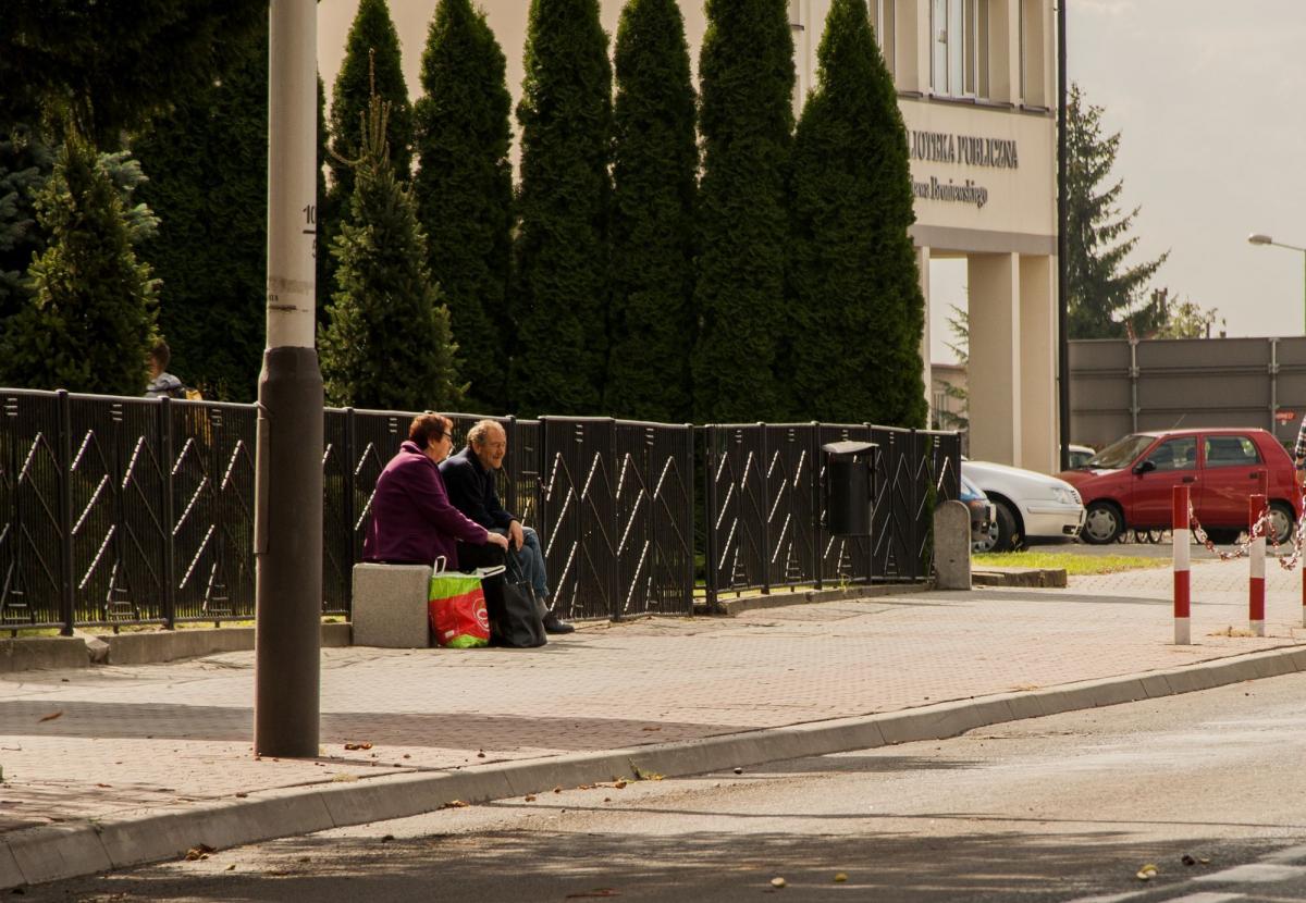 Nowe ławki na ulicach miasta