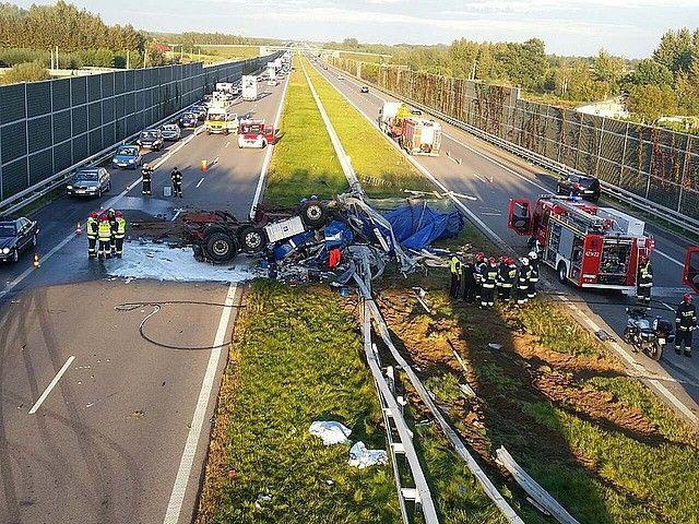 Wypadek ciężarówki na A4 [ZDJĘCIA]