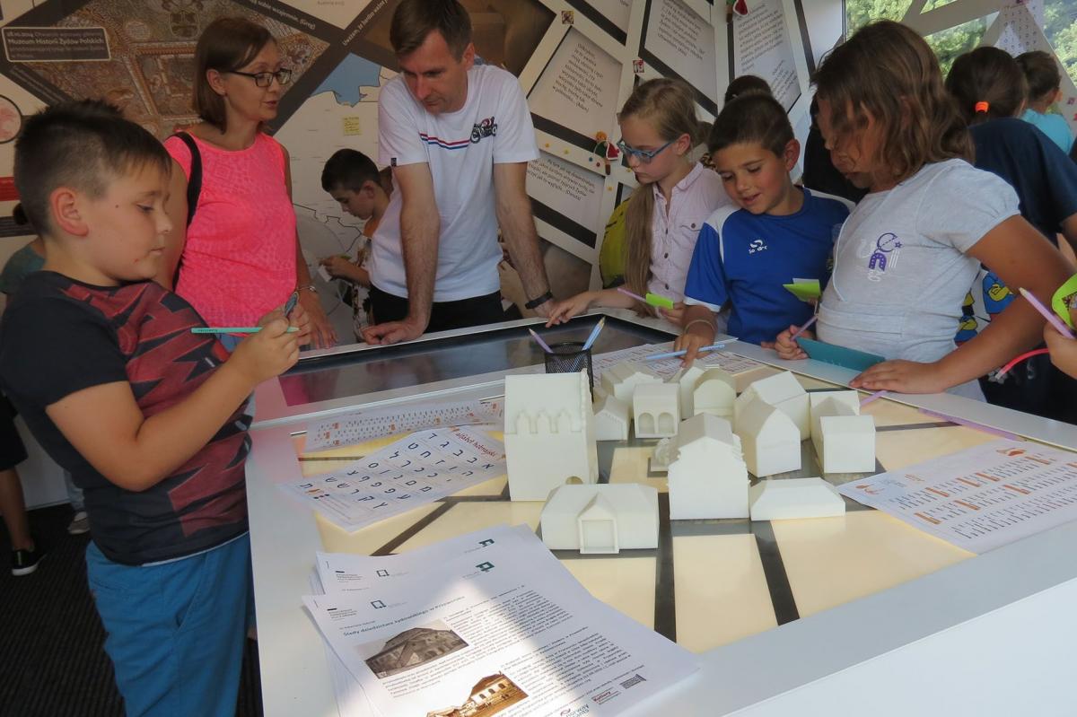 Muzeum na kółkach odwiedziło Przeworsk [ZDJĘCIA]