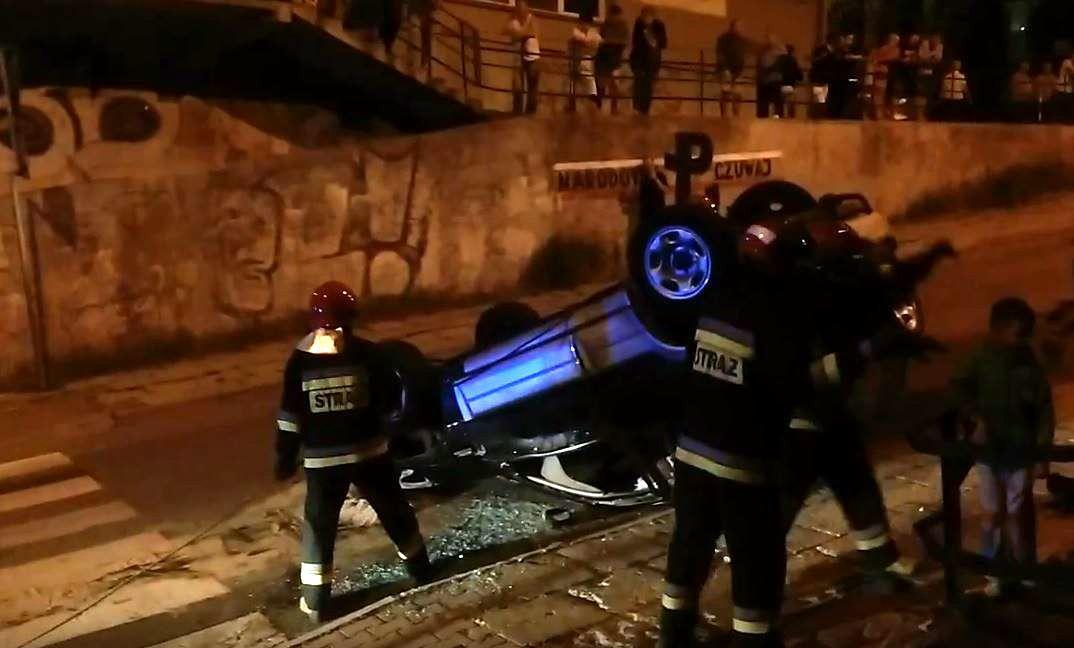 21-letni przemyślanin dachował na Kazanowie [WIDEO, ZDJĘCIA]