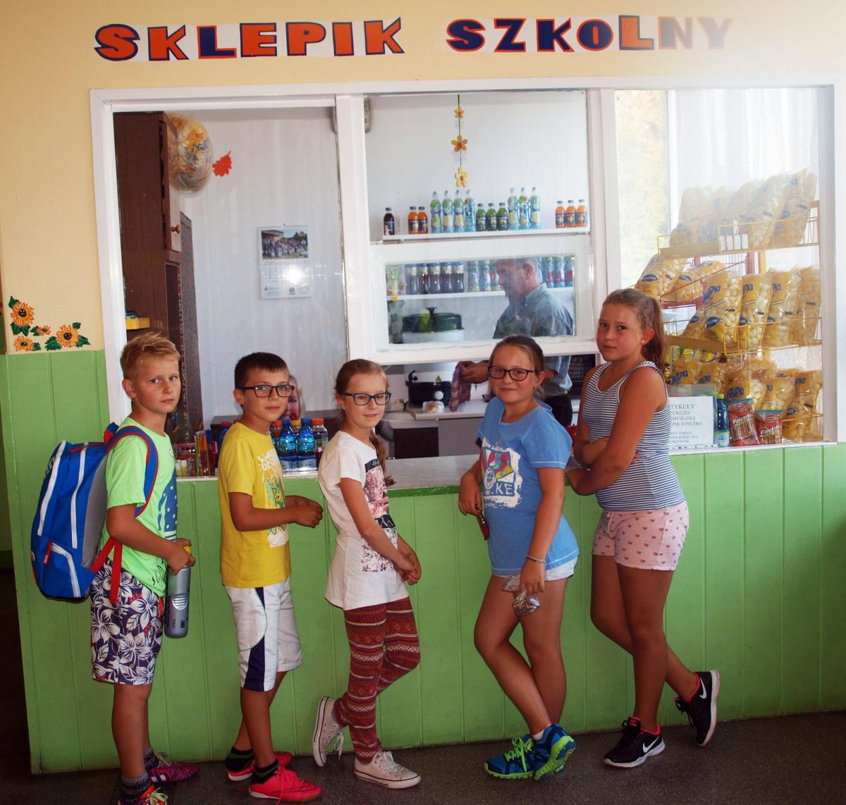 Do szkolnych sklepików wróciły drożdżówki