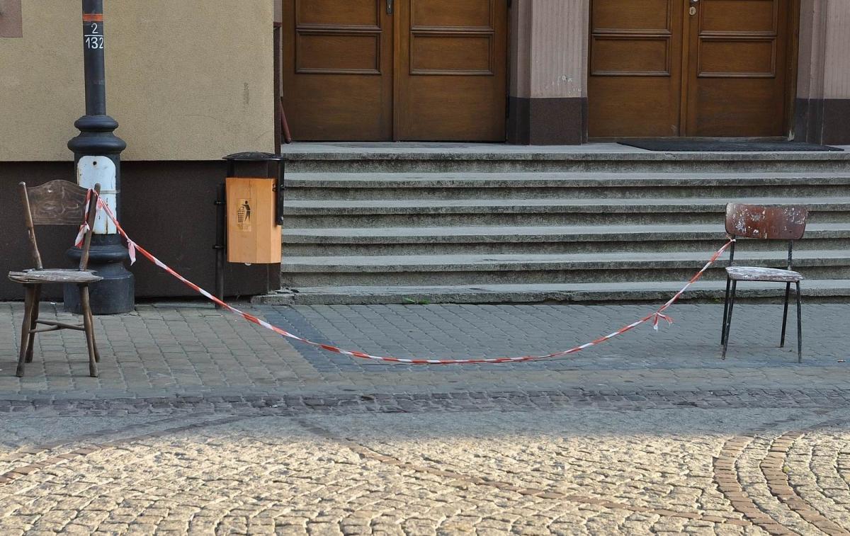 Nielegalne blokowanie miejsc parkingowych