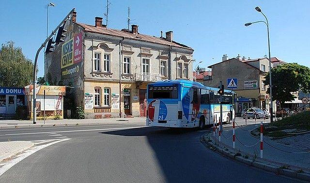 Kierowca autobusu wymusił pierwszeństwo na pasach