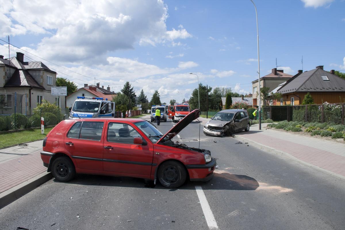 Zasłabnięcie przyczyną kolizji. Trzy osoby w szpitalu [ZDJĘCIA]