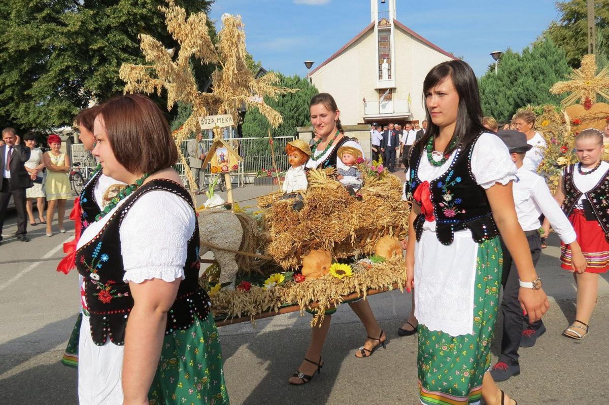 Przydrożne cudeńka ze słomy [GALERIA ZDJĘĆ]