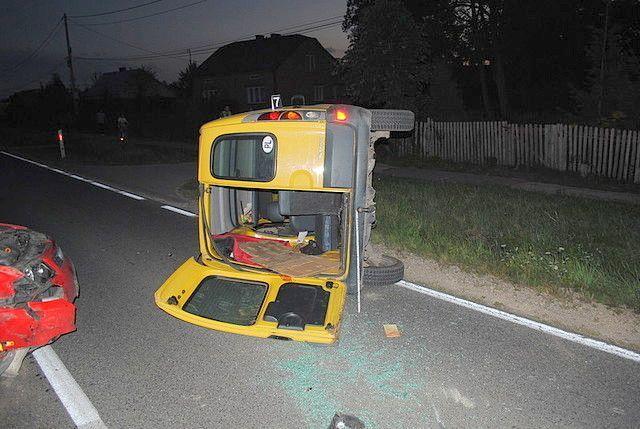 Wypadek z udziałem dwóch pojazdów [ZDJĘCIA]