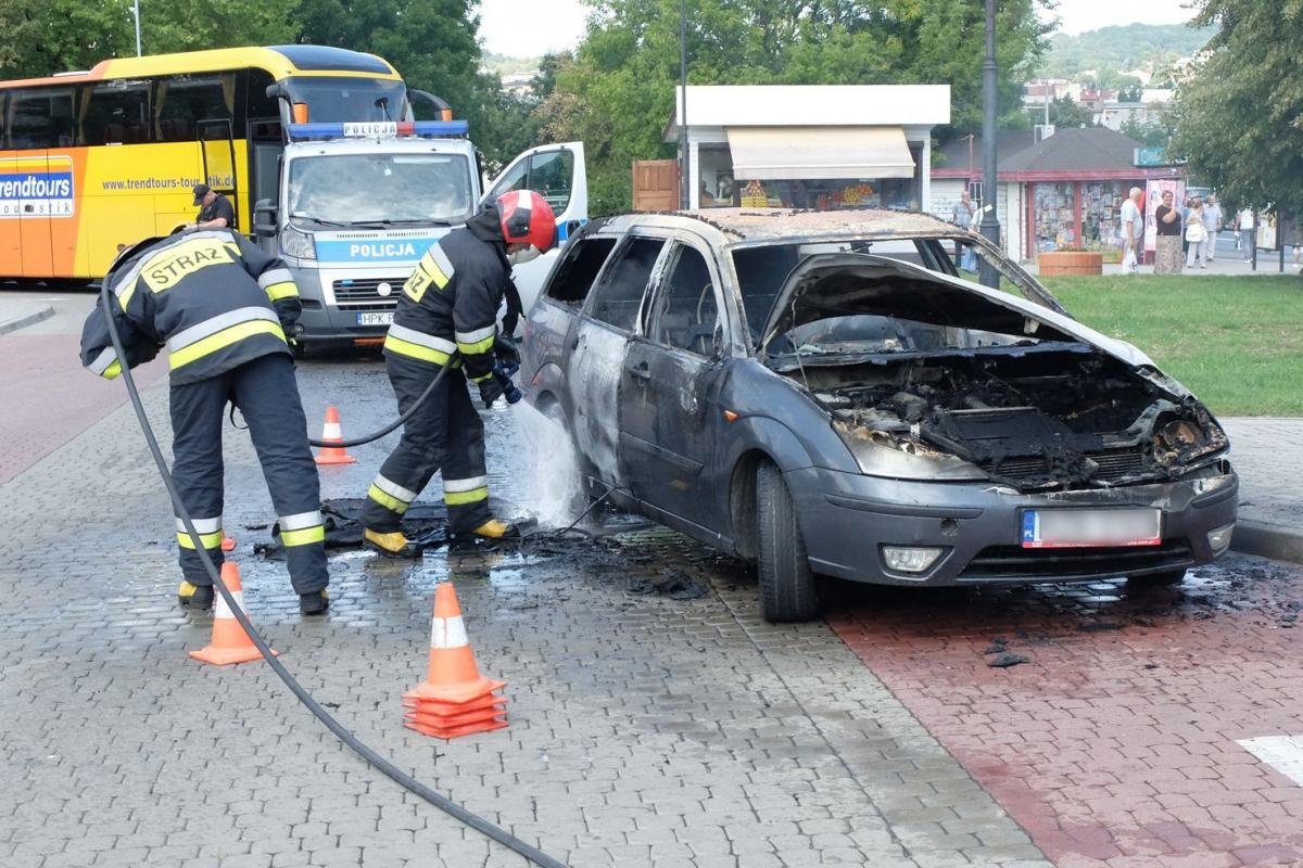 Auto spłonęło na Rybim Placu