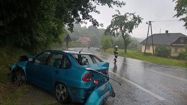 Zderzenie seata z ciężarówką 