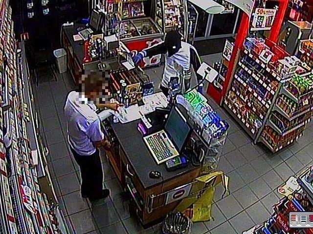 Zamaskowany mężczyzna sterroryzował pracowników stacji