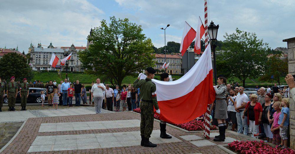 Głos w sprawie organizacji uroczystości patriotycznych