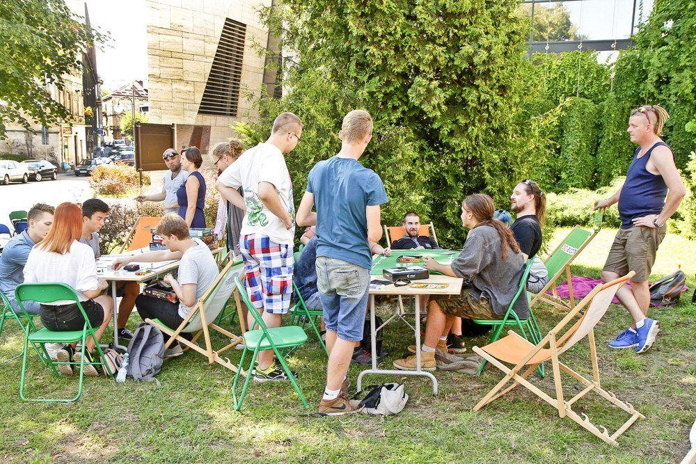 Piknik na skwerku koło muzeum