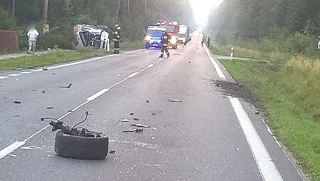Zderzenia volkswagena z ciężarówką. Kierowca osobówki uciekł [ZDJĘCIA]