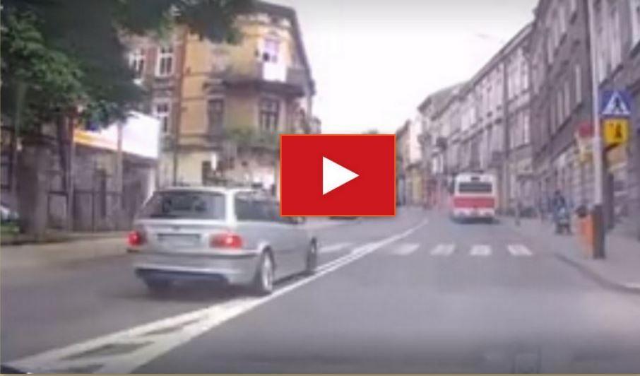 Pirat drogowy na Słowackiego [WIDEO]