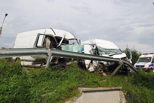Tragiczny wypadek. Czołowe zderzenie busów [ZDJĘCIA]