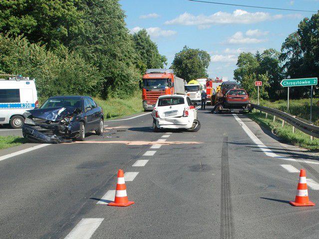 Zderzenie trzech samochodów w Moderówce