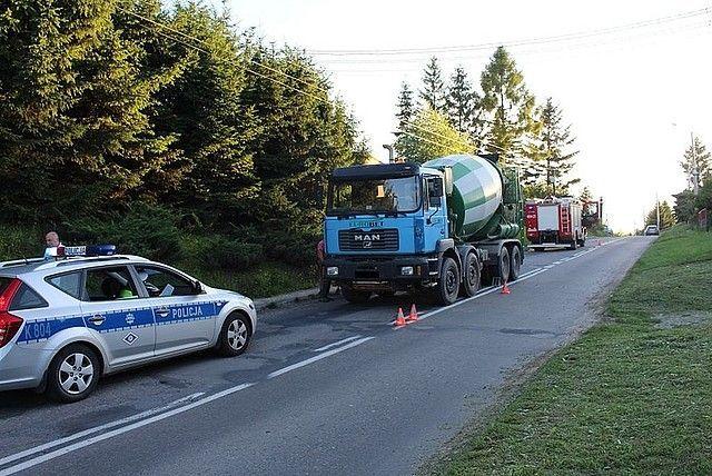 Tragiczny wypadek. Pieszy wtargnął pod koła betoniarki