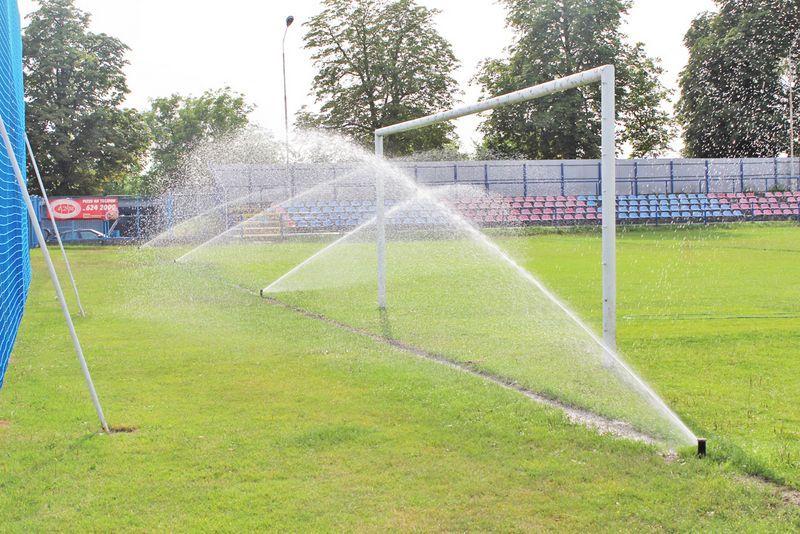 Prace przy systemie nawadniania stadionu na ukończeniu