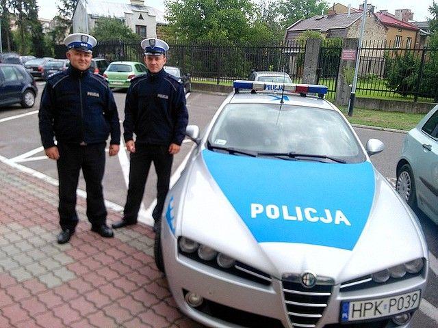 Przemyscy policjanci uratowali śpiących przed pożarem