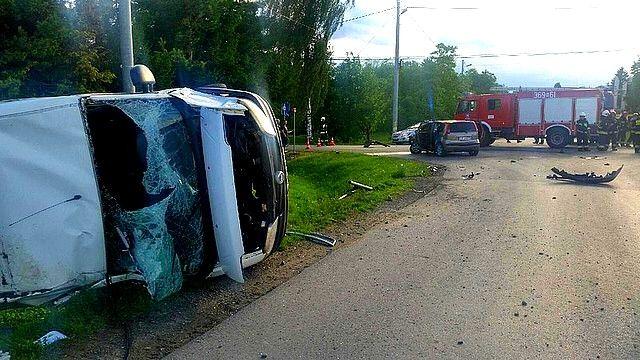 Zderzenie 2 aut w Nizinach. 4 osoby w szpitalu [ZDJĘCIA]