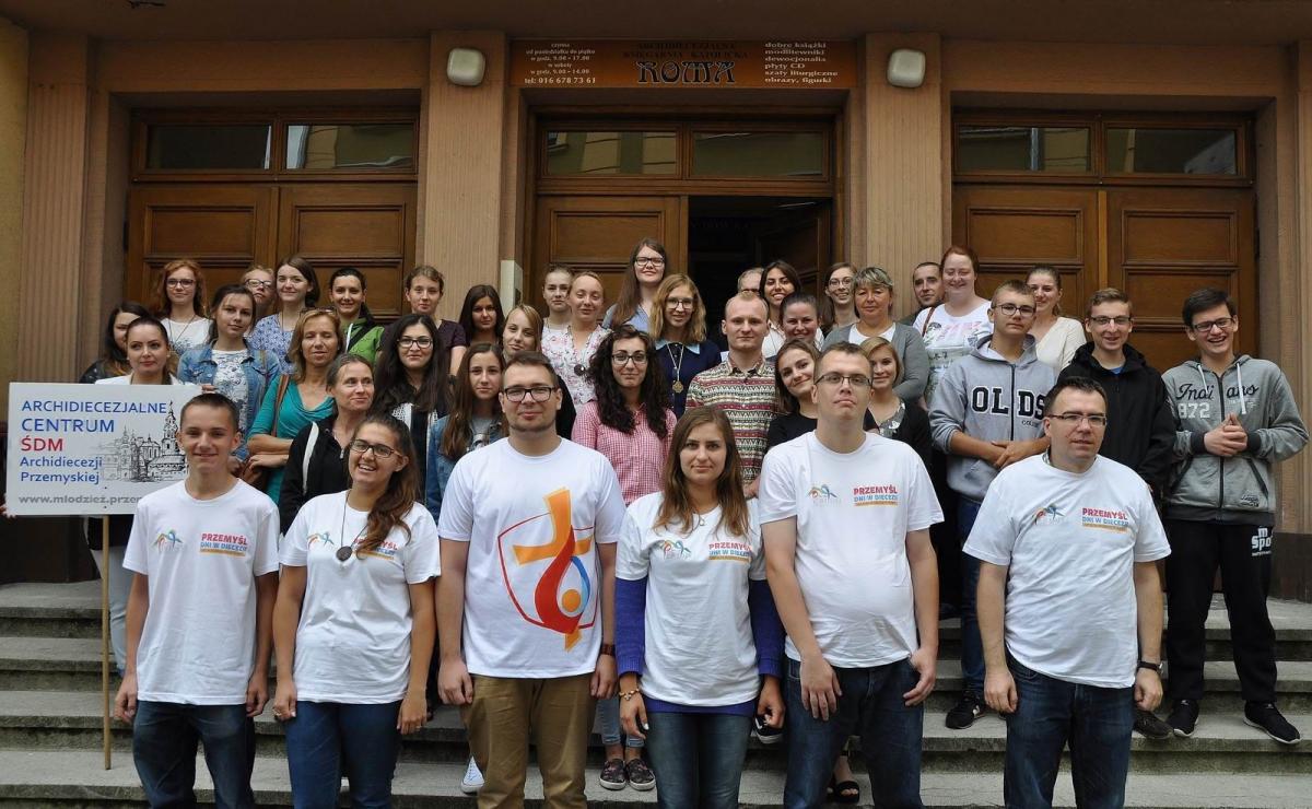 Przyjeżdżają pielgrzymi z całego świata. Rozpoczynają się Światowe Dni Młodzieży