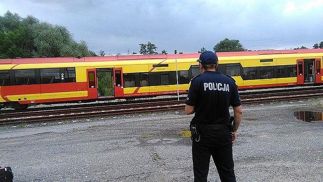 Podejrzany pakunek w pociągu