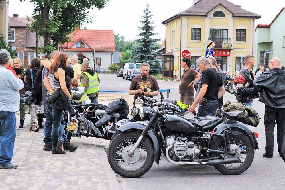 Motocyklem pod osłoną nocy [ZDJĘCIA]