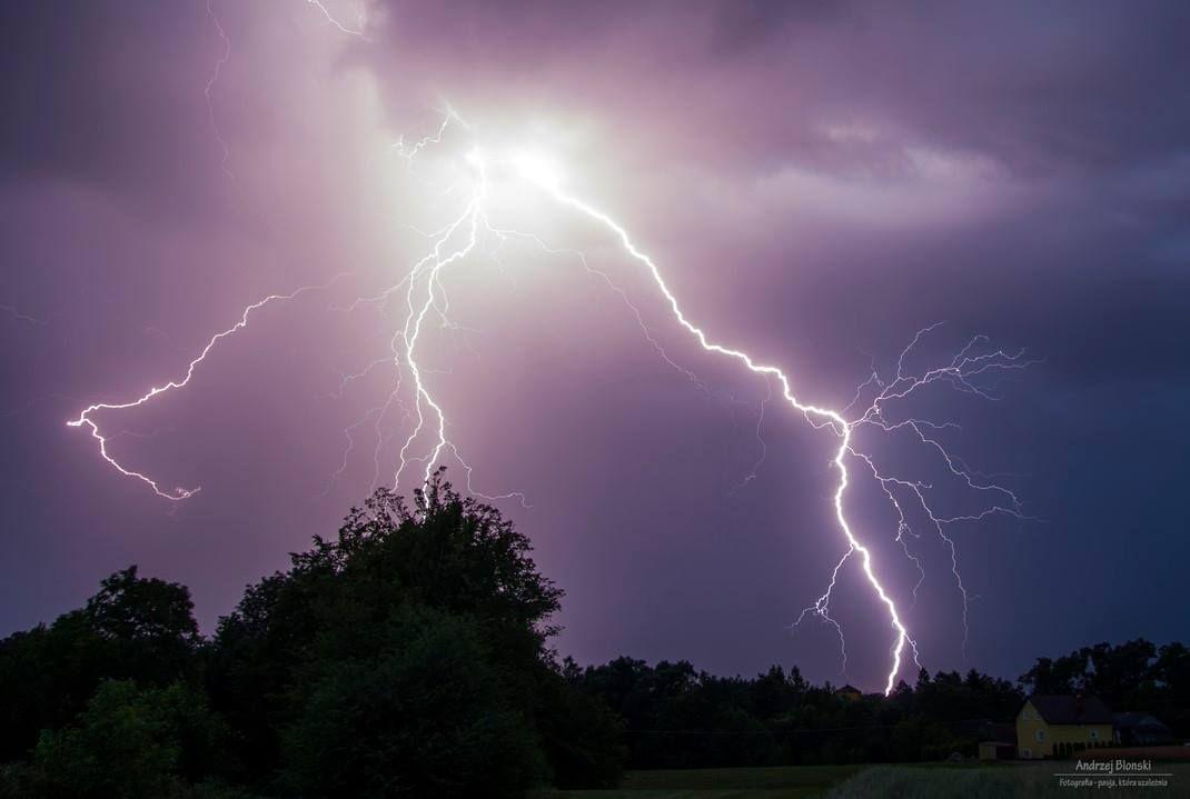 Piękne ujęcia burzy z piorunami nad Podkarpaciem [ZDJĘCIA]