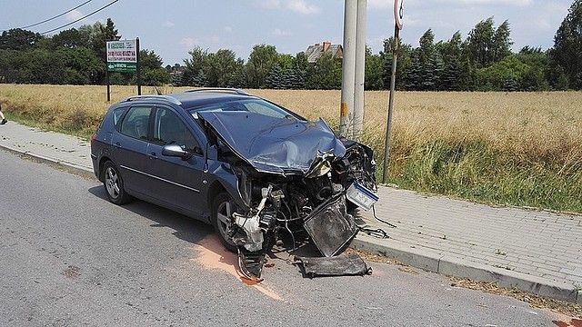 Zderzenie osobówki z ciężarówką