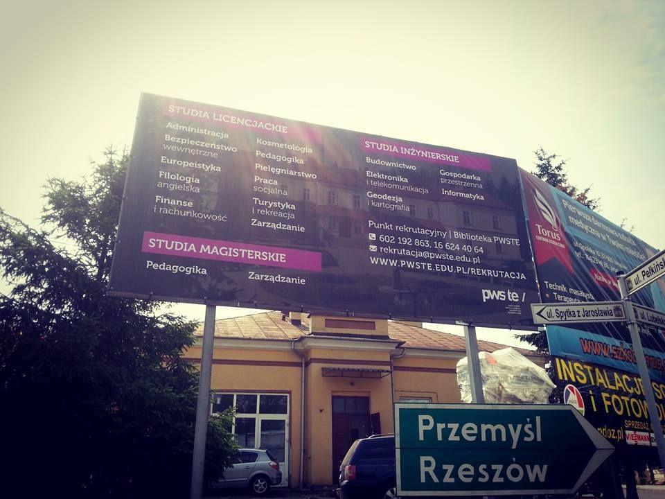 Przyjmują na studia dzienne w systemie niemal zaocznym