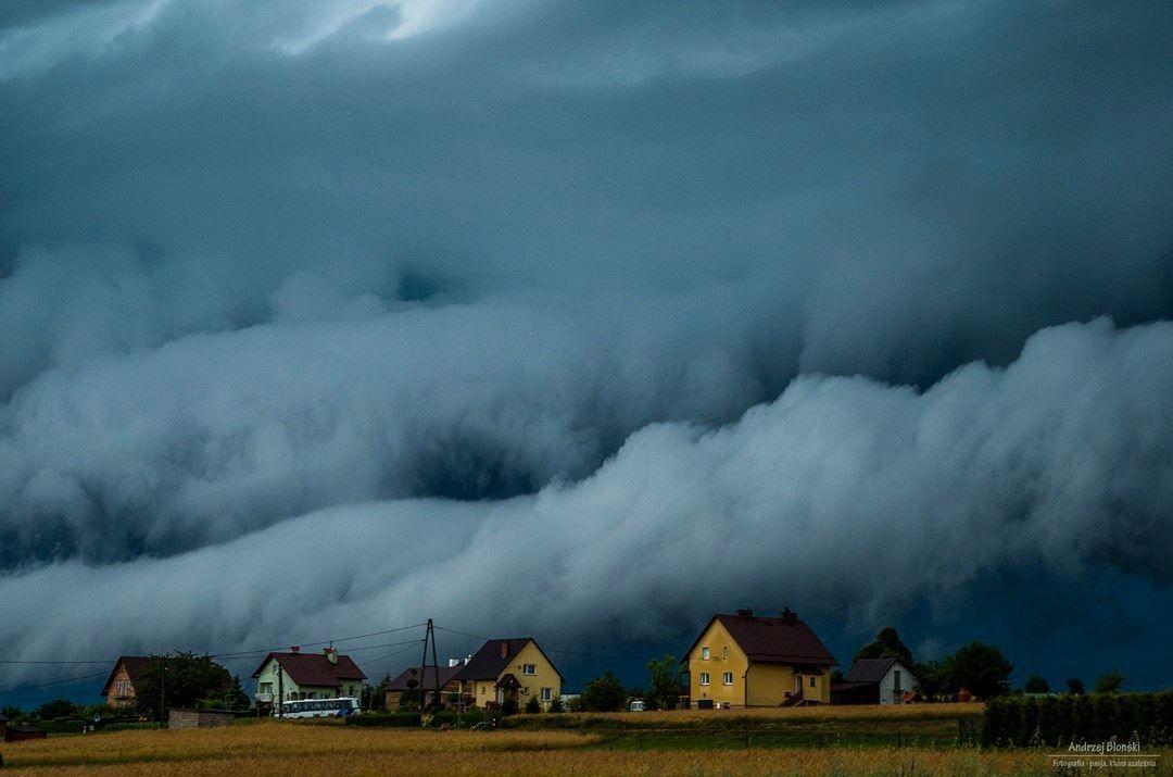 Niesamowite ujęcia chmury szelfowej! [ZDJĘCIA]