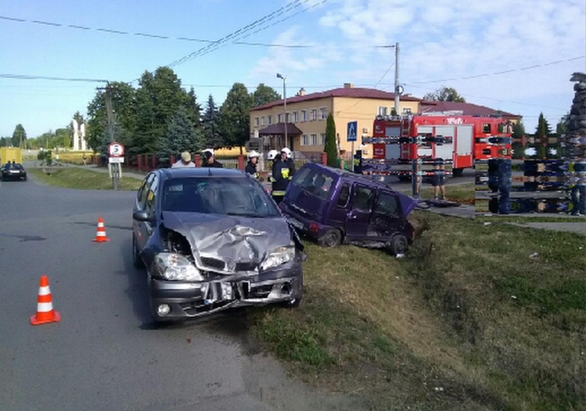 Wypadek w Nizinach. Obaj kierujący w szpitalu