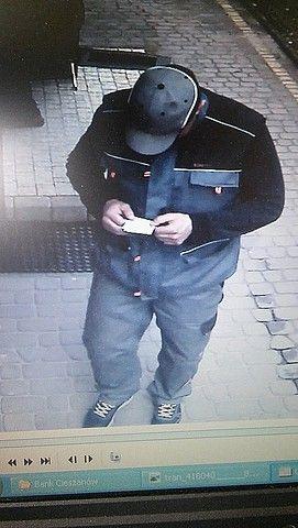 Policjanci szukają złodziei saszetki z pieniędzmi