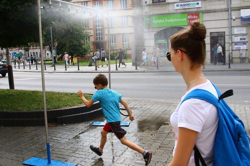 Kurtyny wodne na ulicach Jarosławia