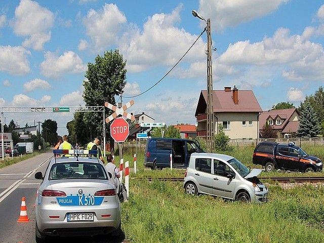 Wjechał pod pociąg na niestrzeżonym przejeździe kolejowym