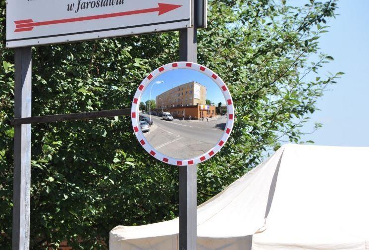 Zamontowali nowe lustra i ukwiecili miasto