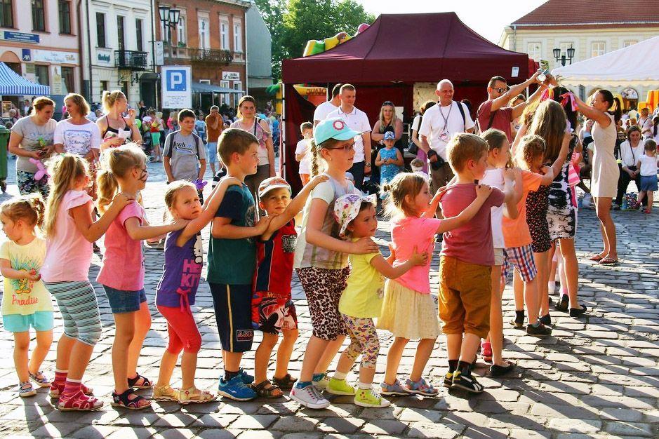 Tłumnie i kolorowo na dziecięcym święcie