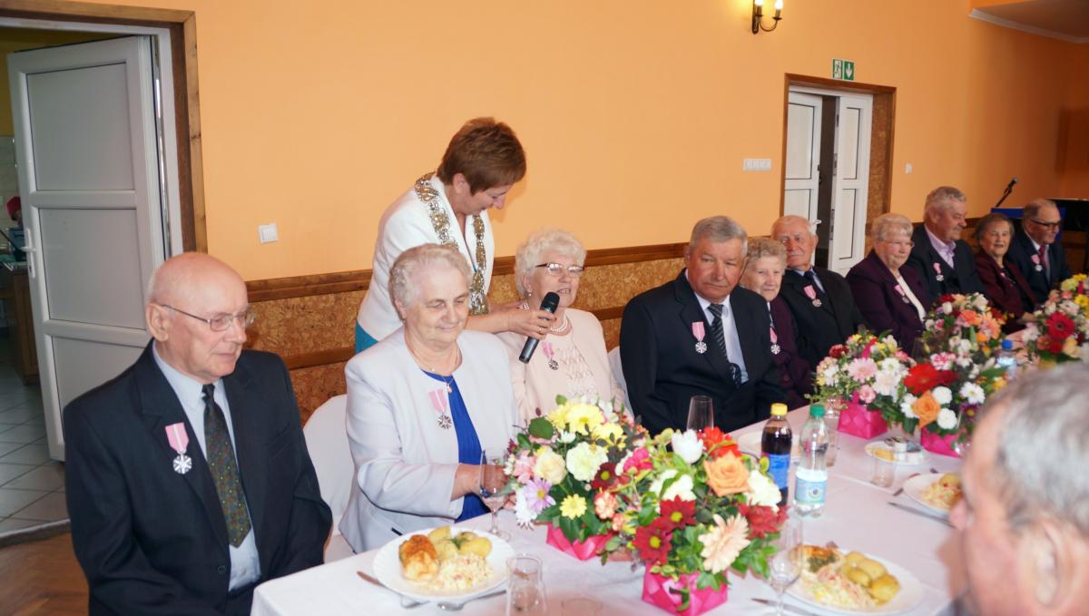 Dwadzieścia par świętowało Złote Gody