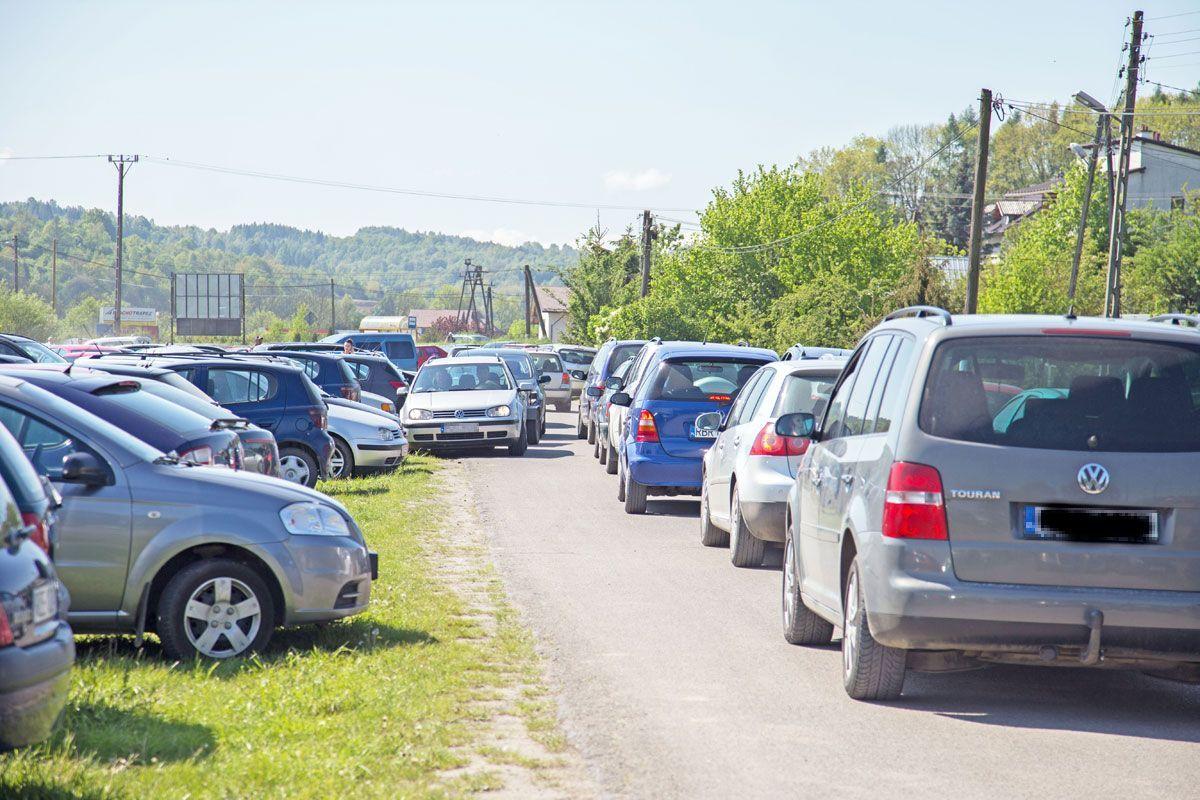 Czwartkowe kłopoty z parkowaniem utrapieniem mieszkańców i przyjezdnych