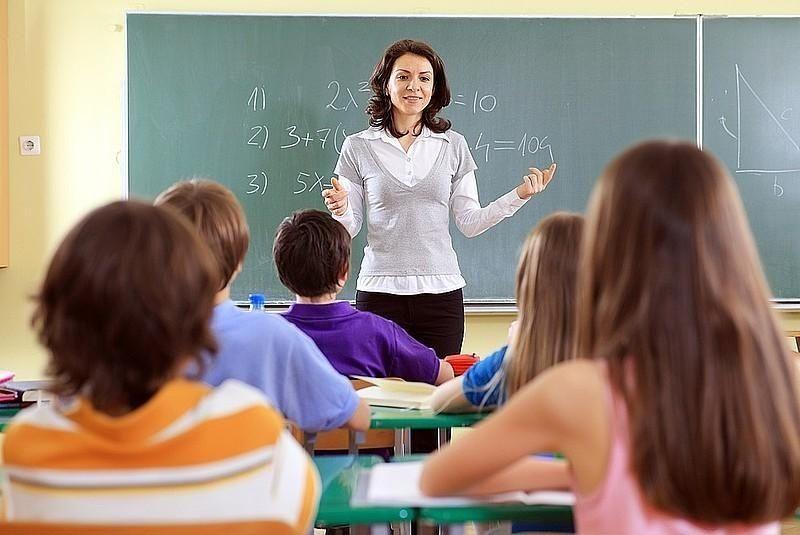 Ilu nauczycieli straci pracę?