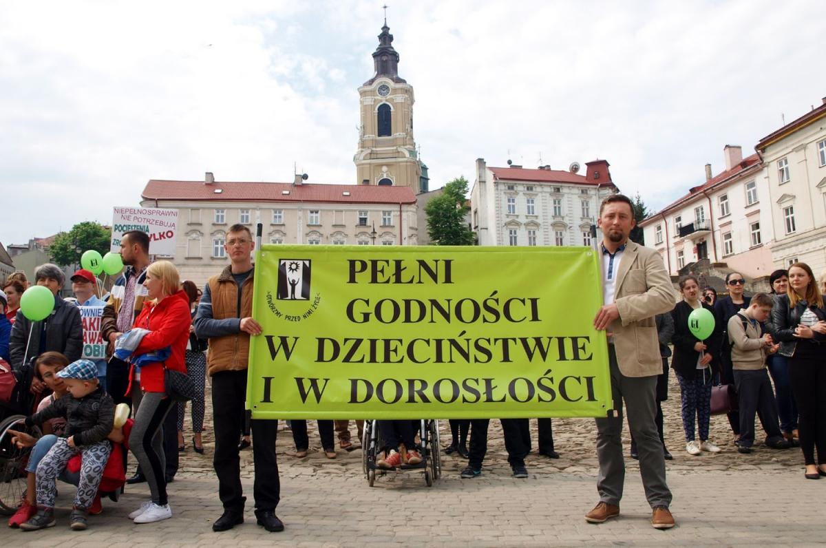 Pełni godności w dzieciństwie i w dorosłości (GALERIA)