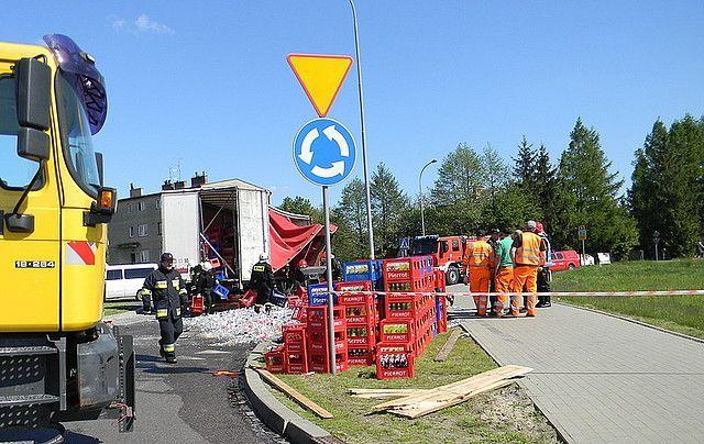 Kilka godzin utrudnień przez... napoje na rondzie
